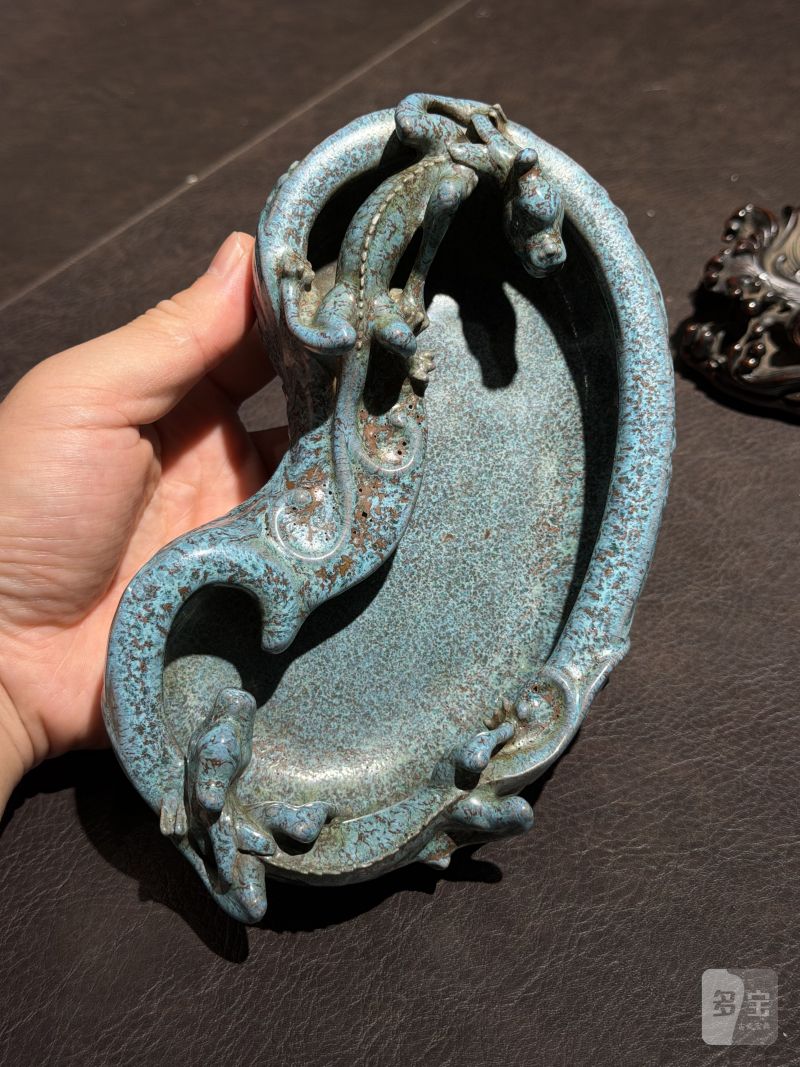 清雍正 炉钧釉海水蟠龙灵芝如意洗（配木座） - 图9